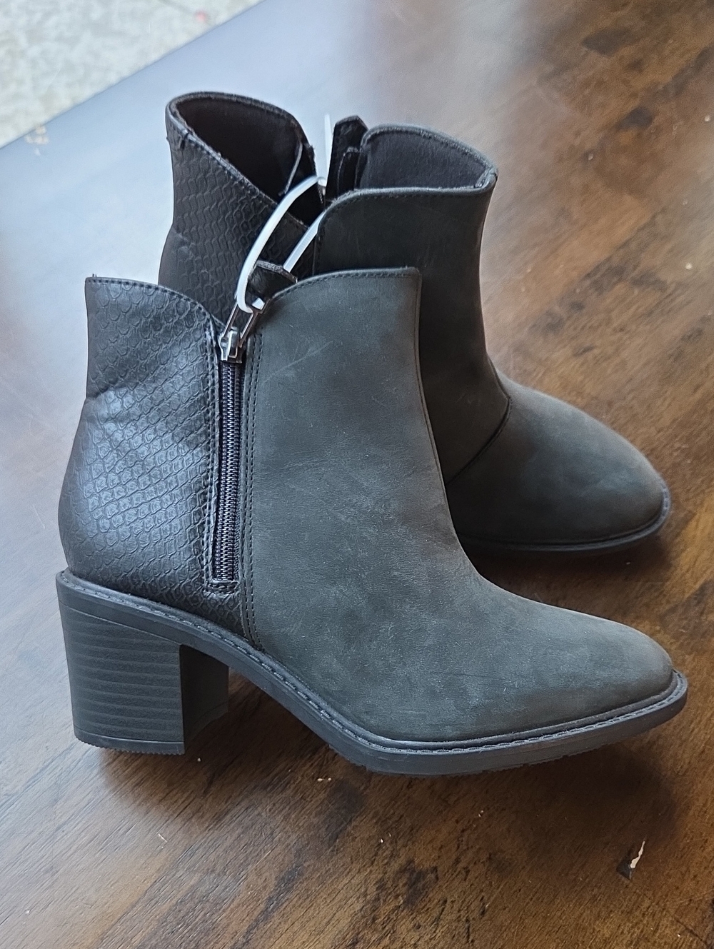 Clarks Size 6.5 Women's Charcoal Leather Ankle Lined Booties with Block Heel NEW
